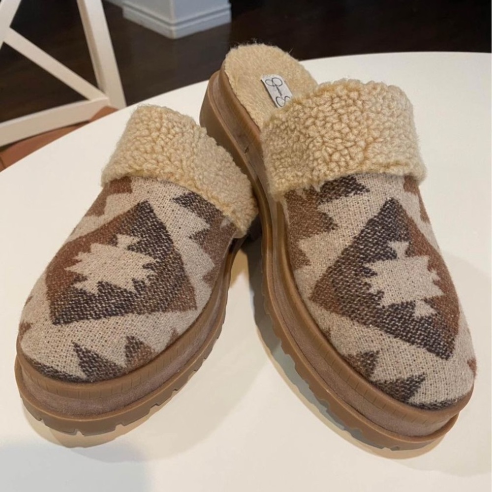 Jessica Simpson Clogs - Picture 2 of 6